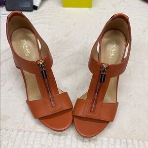 Michael Kors Women's Burnt Orange Heels. Size 7
Brand new